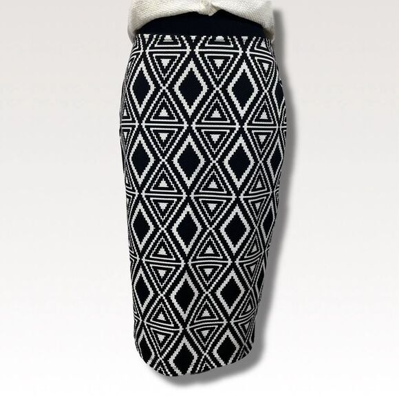 bobeau Dresses & Skirts - Bobeau Geometric Print Pencil Skirt Women’s Size Small